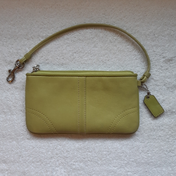 Coach inspired wristlet - Picture 4 of 8
